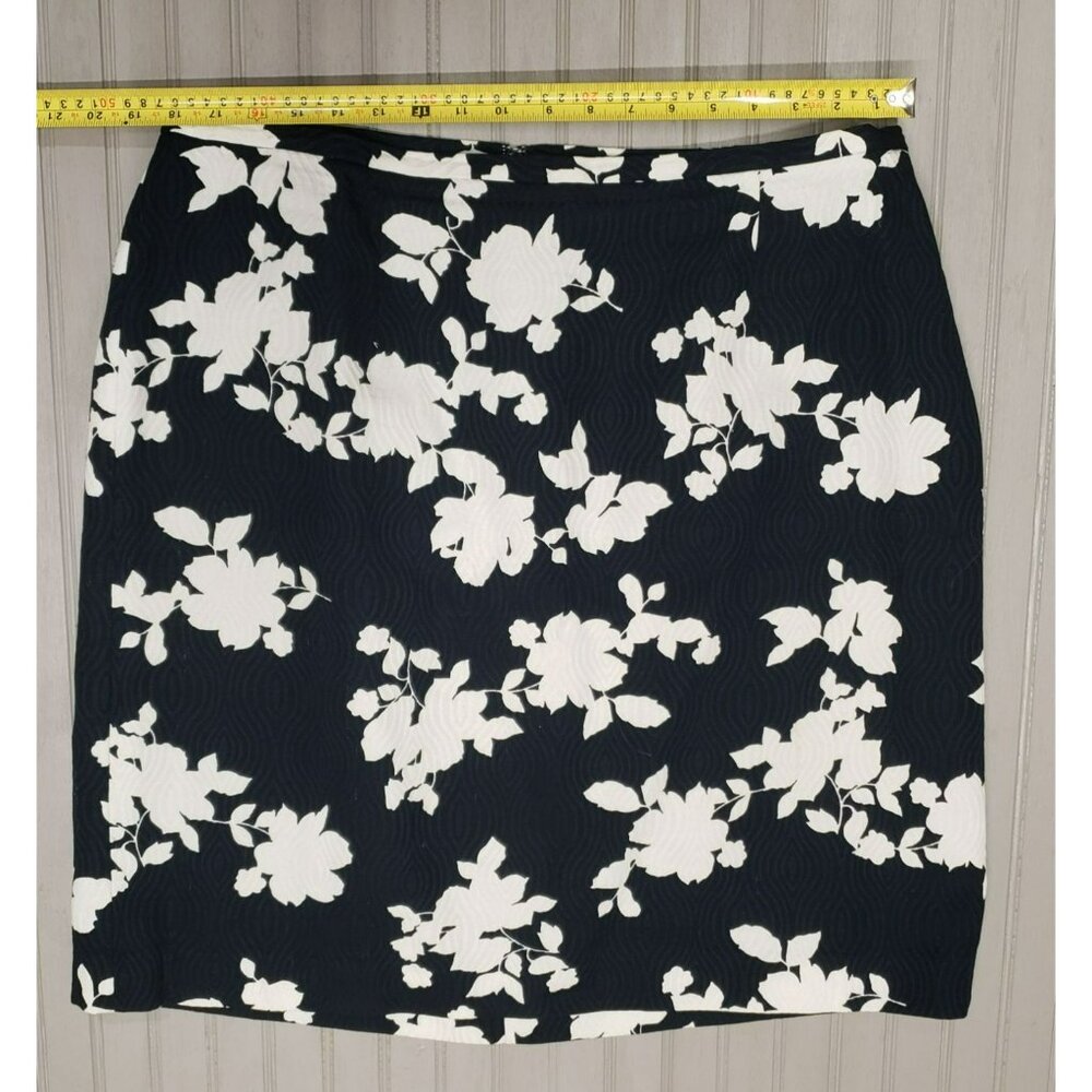 Talbots Skirt, Women's Plus 18W, Black & White Floral, Straight, Knee Length - Picture 3 of 9